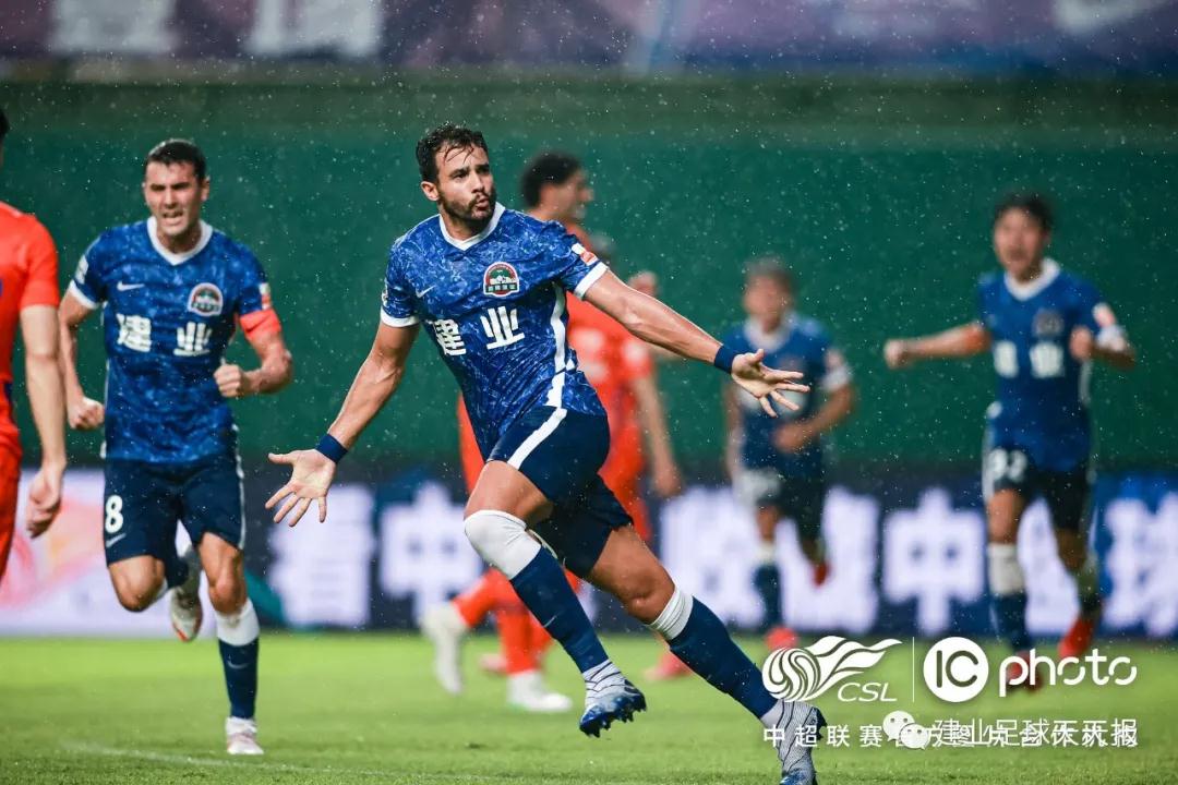 نادي إيفرتون: تاريخ عريق وشغف لا ينتهي